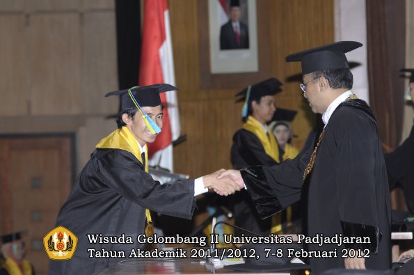 wisuda-fakultas-farmasi-oleh-rektor-040-copy