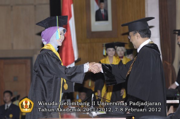 wisuda-fakultas-farmasi-oleh-rektor-073-copy