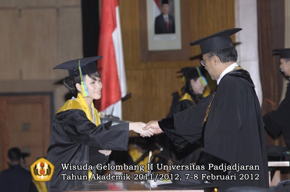 wisuda-fakultas-farmasi-oleh-rektor-086-copy