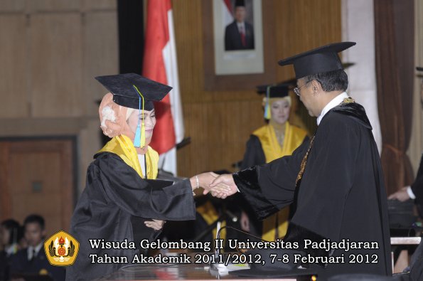 wisuda-fakultas-farmasi-oleh-rektor-102-copy