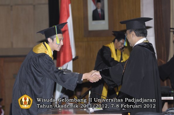 wisuda-fakultas-farmasi-oleh-rektor-116-copy