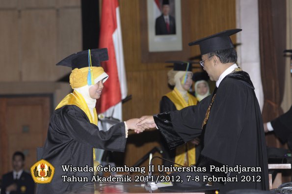 wisuda-fakultas-farmasi-oleh-rektor-122-copy