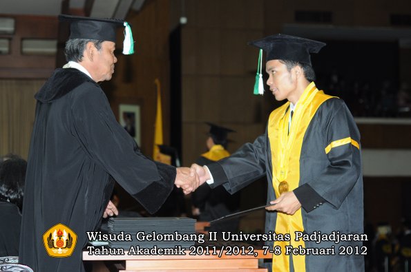 wisuda-fakultas-pertanian-oleh-dekan-029-copy