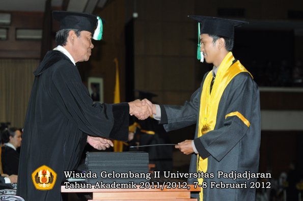 wisuda-fakultas-pertanian-oleh-dekan-069-copy