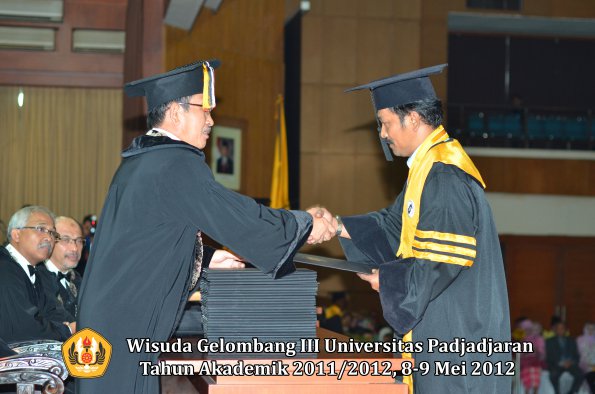 wisuda-unpad-gel-iii-2011_2012-pasca-sarjana-doktor-oleh-direktur-pasca-004