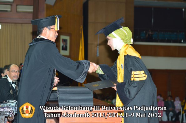 wisuda-unpad-gel-iii-2011_2012-pasca-sarjana-doktor-oleh-direktur-pasca-019