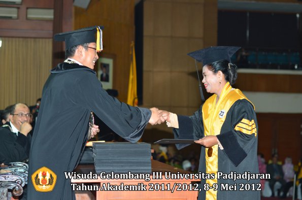 wisuda-unpad-gel-iii-2011_2012-pasca-sarjana-doktor-oleh-direktur-pasca-021