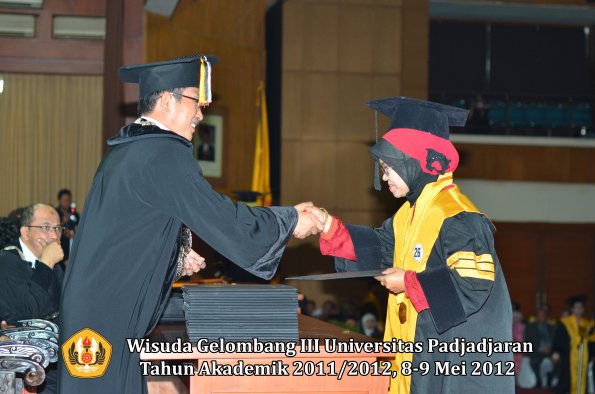 wisuda-unpad-gel-iii-2011_2012-pasca-sarjana-doktor-oleh-direktur-pasca-024