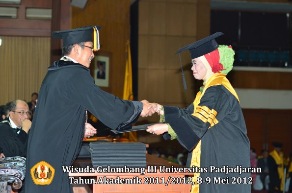 wisuda-unpad-gel-iii-2011_2012-pasca-sarjana-doktor-oleh-direktur-pasca-028