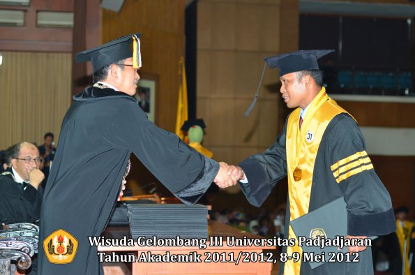 wisuda-unpad-gel-iii-2011_2012-pasca-sarjana-doktor-oleh-direktur-pasca-029