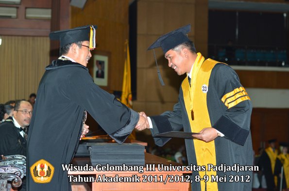 wisuda-unpad-gel-iii-2011_2012-pasca-sarjana-doktor-oleh-direktur-pasca-031