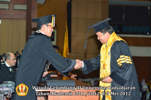 wisuda-unpad-gel-iii-2011_2012-pasca-sarjana-doktor-oleh-direktur-pasca-044