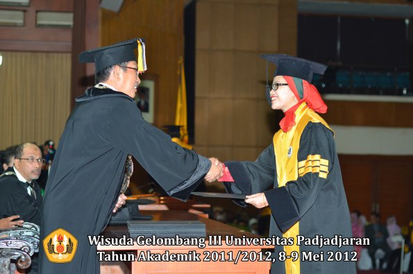 wisuda-unpad-gel-iii-2011_2012-pasca-sarjana-doktor-oleh-direktur-pasca-046