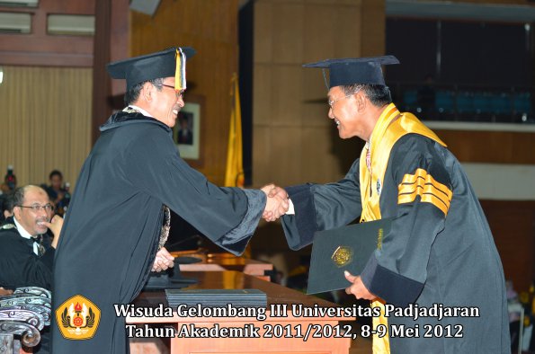 wisuda-unpad-gel-iii-2011_2012-pasca-sarjana-doktor-oleh-direktur-pasca-049