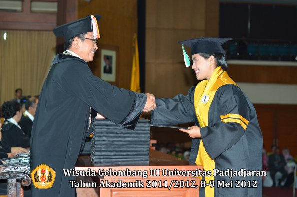 wisuda-unpad-gel-iii-2011_2012-pasca-sarjana-magister-oleh-direktur-pasca-001