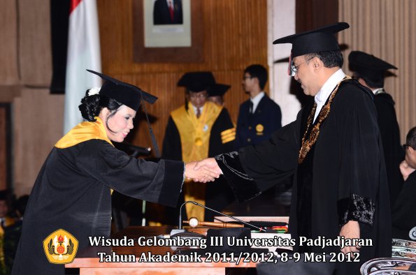 wisuda-unpad-gel-iii-2011_2012-pasca-sarjana-doktor-oleh-rektor-006