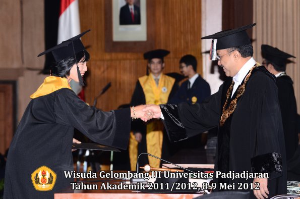 wisuda-unpad-gel-iii-2011_2012-pasca-sarjana-doktor-oleh-rektor-014