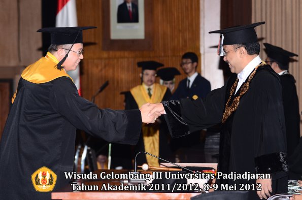 wisuda-unpad-gel-iii-2011_2012-pasca-sarjana-doktor-oleh-rektor-017
