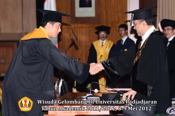 wisuda-unpad-gel-iii-2011_2012-pasca-sarjana-doktor-oleh-rektor-036