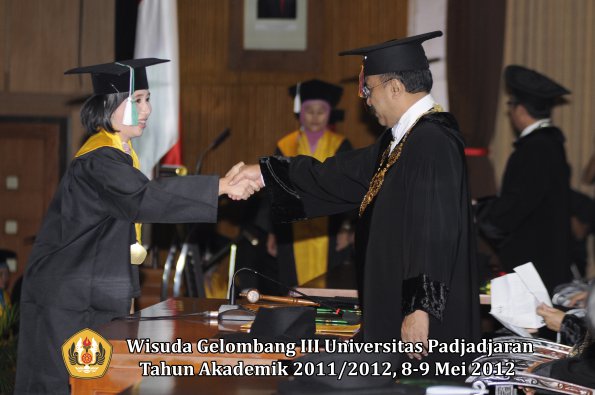 wisuda-unpad-gel-iii-2011_2012-pasca-sarjana-magister-oleh-rektor-005