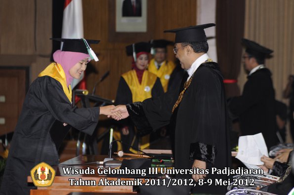 wisuda-unpad-gel-iii-2011_2012-pasca-sarjana-magister-oleh-rektor-006
