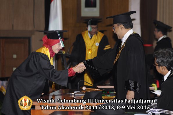 wisuda-unpad-gel-iii-2011_2012-pasca-sarjana-magister-oleh-rektor-007