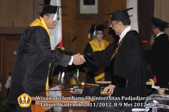 wisuda-unpad-gel-iii-2011_2012-pasca-sarjana-magister-oleh-rektor-008