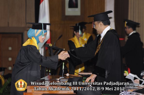 wisuda-unpad-gel-iii-2011_2012-pasca-sarjana-magister-oleh-rektor-012