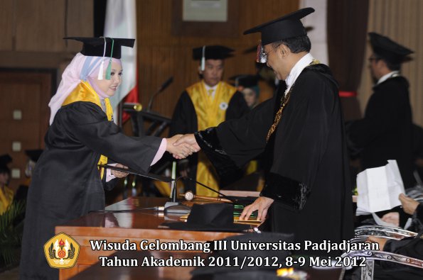 wisuda-unpad-gel-iii-2011_2012-pasca-sarjana-magister-oleh-rektor-015