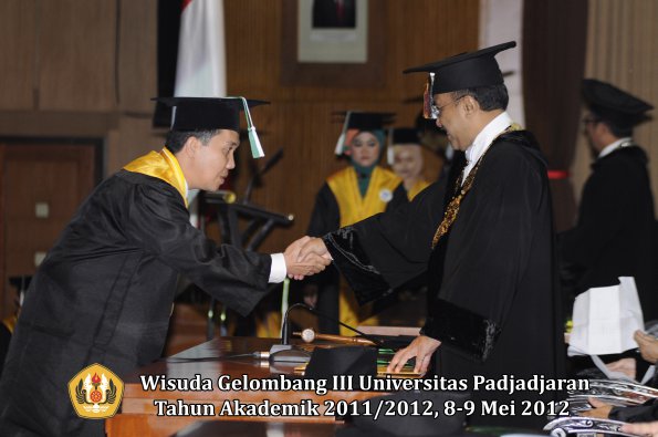 wisuda-unpad-gel-iii-2011_2012-pasca-sarjana-magister-oleh-rektor-016