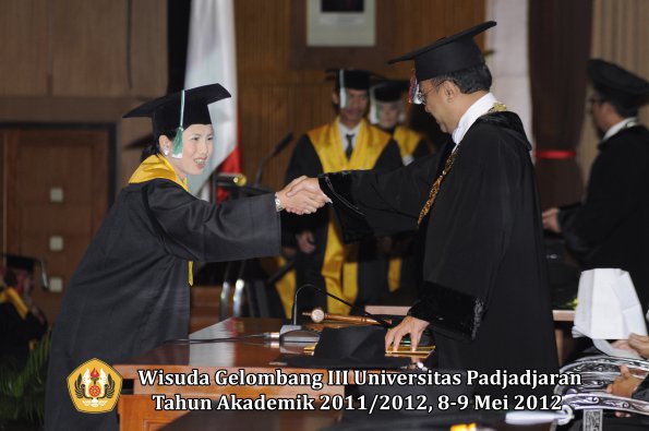 wisuda-unpad-gel-iii-2011_2012-pasca-sarjana-magister-oleh-rektor-020
