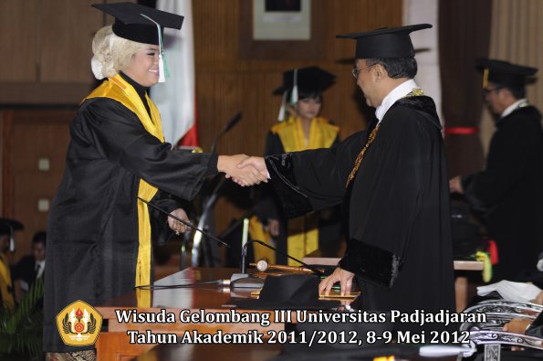 wisuda-unpad-gel-iii-2011_2012-pasca-sarjana-magister-oleh-rektor-022