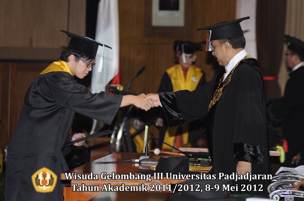 wisuda-unpad-gel-iii-2011_2012-pasca-sarjana-magister-oleh-rektor-027