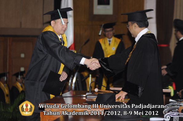 wisuda-unpad-gel-iii-2011_2012-pasca-sarjana-magister-oleh-rektor-033