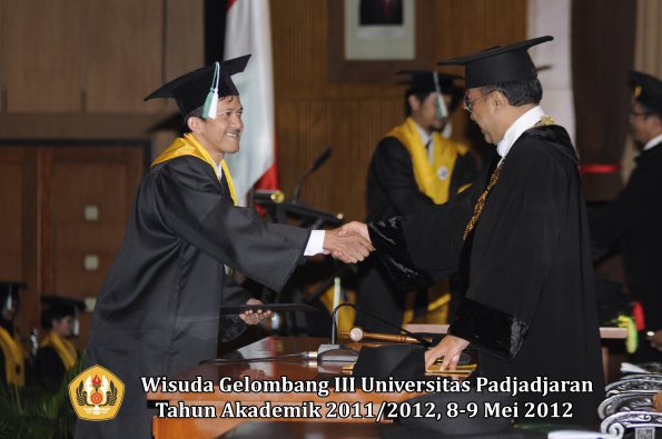 wisuda-unpad-gel-iii-2011_2012-pasca-sarjana-magister-oleh-rektor-036