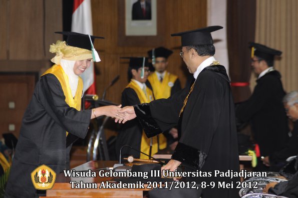 wisuda-unpad-gel-iii-2011_2012-pasca-sarjana-magister-oleh-rektor-038