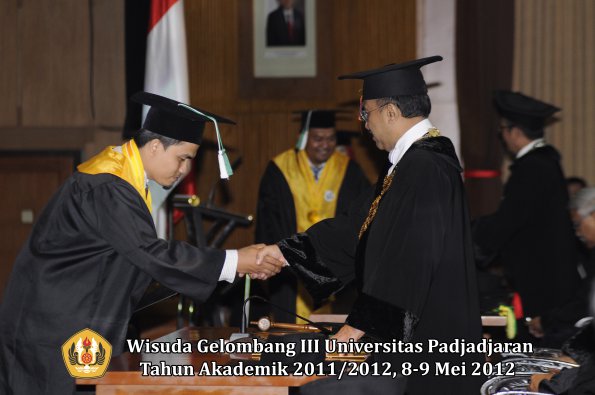 wisuda-unpad-gel-iii-2011_2012-pasca-sarjana-magister-oleh-rektor-040