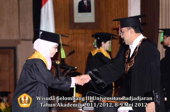 wisuda-unpad-gel-iii-2011_2012-fakultas-kedokteran-oleh-rektor-001