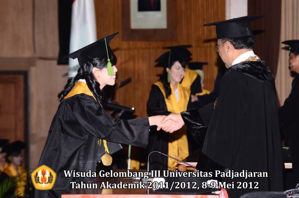 wisuda-unpad-gel-iii-2011_2012-fakultas-kedokteran-oleh-rektor-123