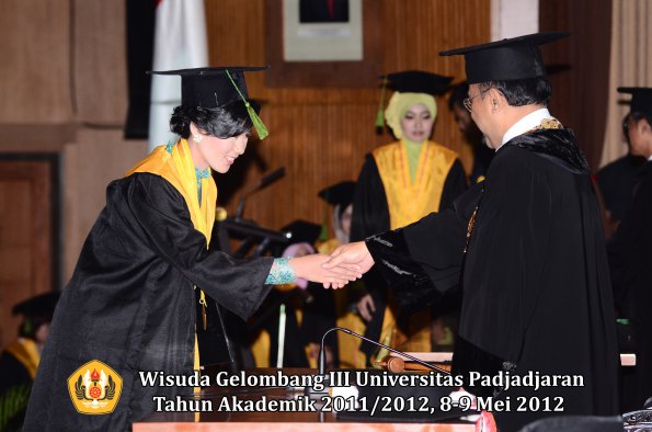 wisuda-unpad-gel-iii-2011_2012-fakultas-kedokteran-oleh-rektor-160