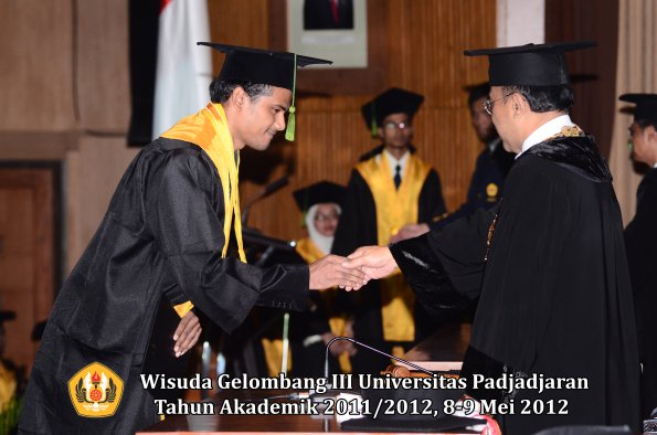 wisuda-unpad-gel-iii-2011_2012-fakultas-kedokteran-oleh-rektor-170