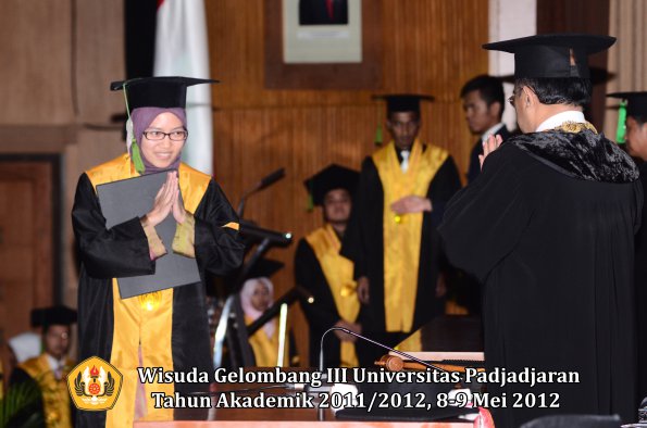 wisuda-unpad-gel-iii-2011_2012-fakultas-kedokteran-oleh-rektor-188