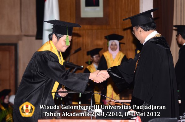 wisuda-unpad-gel-iii-2011_2012-fakultas-kedokteran-oleh-rektor-190