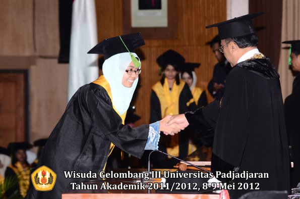 wisuda-unpad-gel-iii-2011_2012-fakultas-kedokteran-oleh-rektor-200