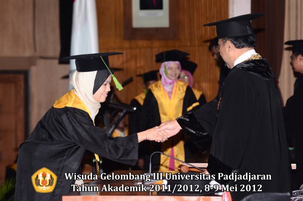 wisuda-unpad-gel-iii-2011_2012-fakultas-kedokteran-oleh-rektor-202