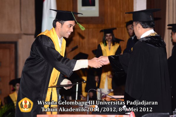 wisuda-unpad-gel-iii-2011_2012-fakultas-kedokteran-oleh-rektor-206