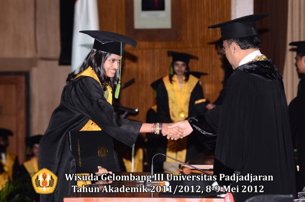 wisuda-unpad-gel-iii-2011_2012-fakultas-kedokteran-oleh-rektor-207