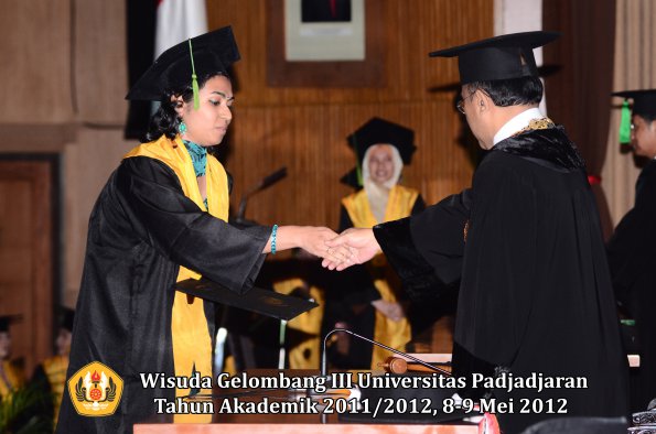 wisuda-unpad-gel-iii-2011_2012-fakultas-kedokteran-oleh-rektor-210