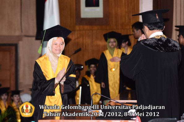 wisuda-unpad-gel-iii-2011_2012-fakultas-kedokteran-oleh-rektor-211