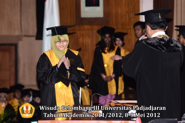 wisuda-unpad-gel-iii-2011_2012-fakultas-kedokteran-oleh-rektor-212